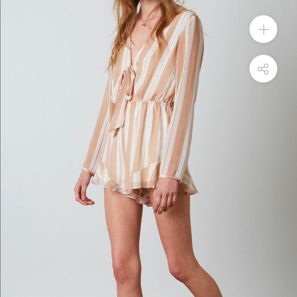 Vici Ruffle Romper - Picture 2 of 4